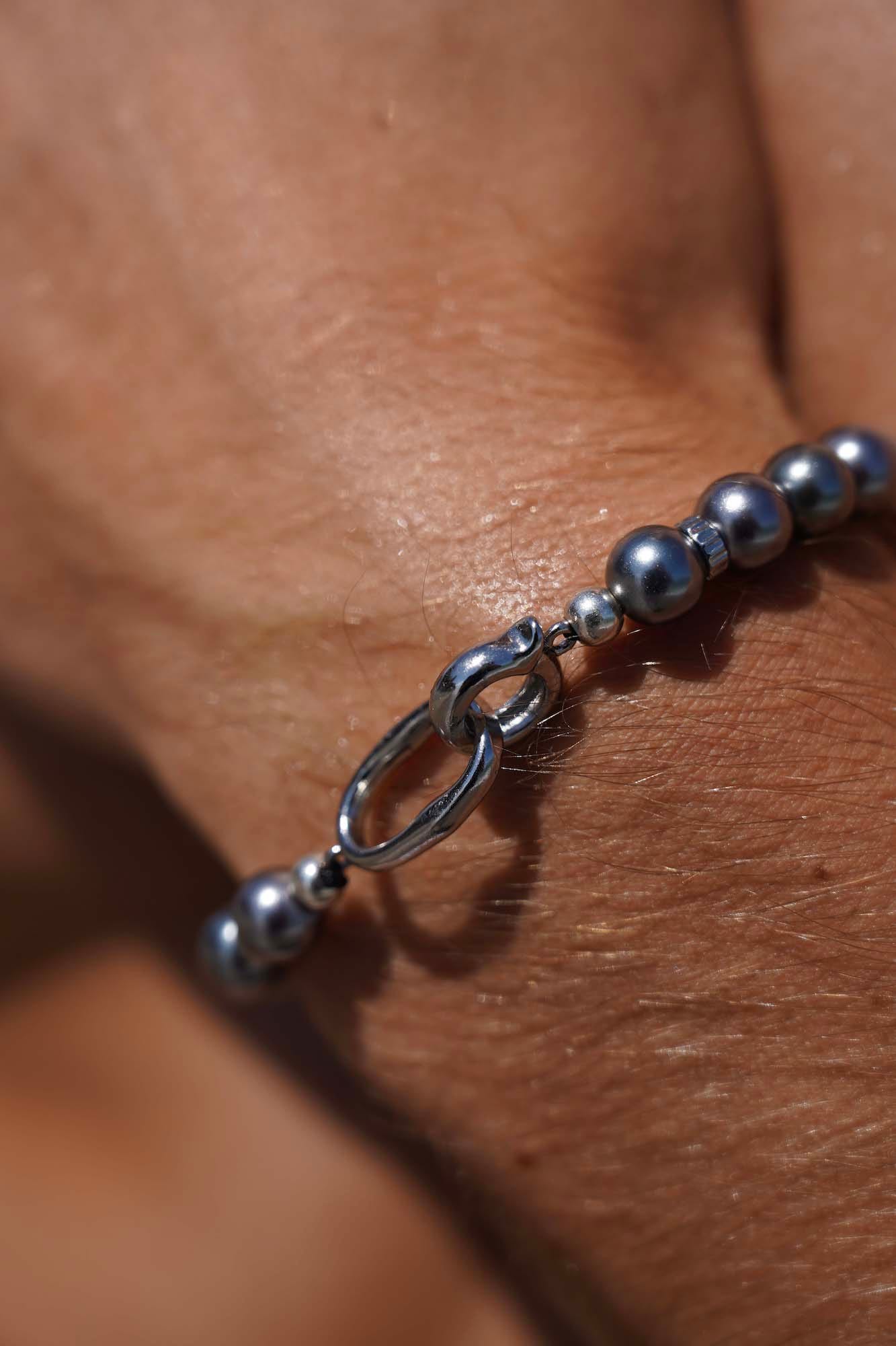 Brazalete Shadows, Joyería Luison