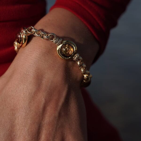 Brazalete OSIRIS, Luison