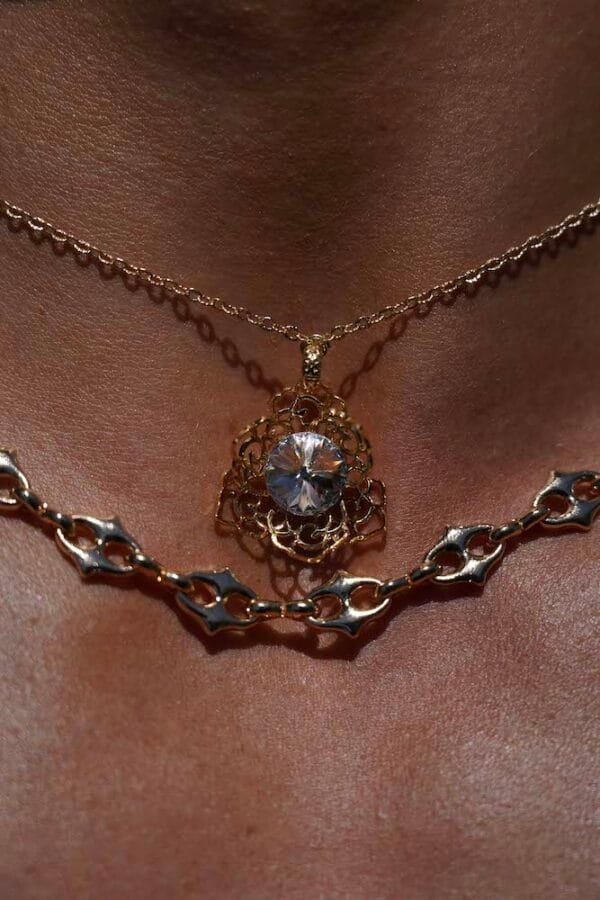 Collar Unisex Flor de Loto con Moisanita y Oro 18k, Joyería Luison