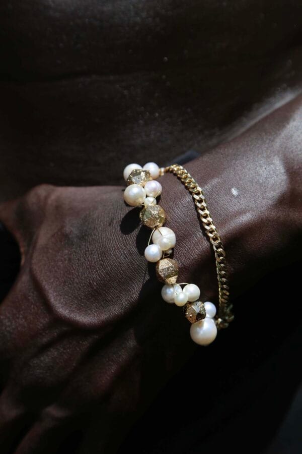 Brazalete Elegancia Perlas y Lava en Oro 18k, Joyería Luison