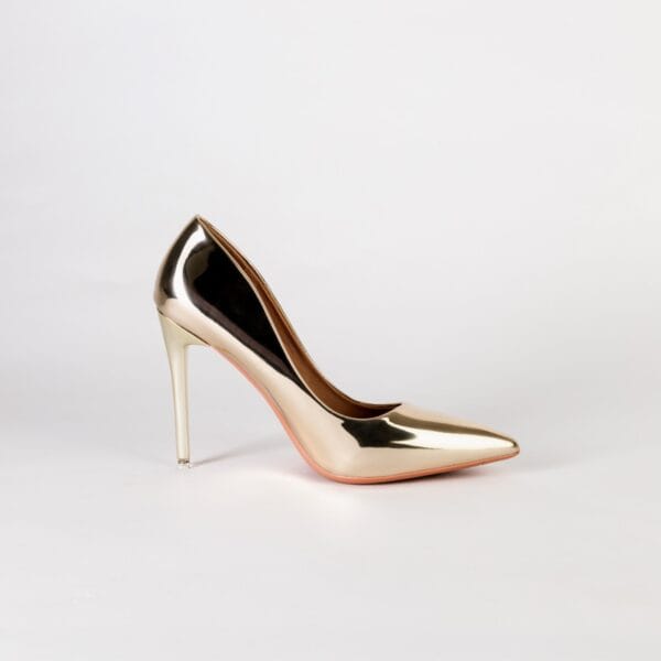 Tacones Dorados de Charol, Luison