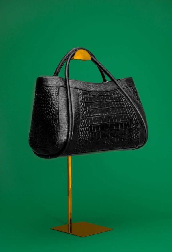 Bolso Negro Elegancia Cocodrilo Chic | LUISON