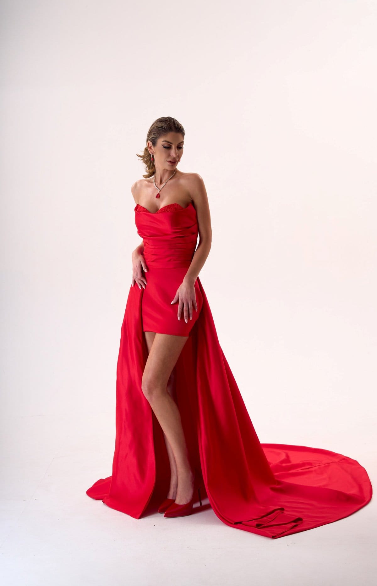 Vestido Rojo Satén Cola Desmontable | LUISON