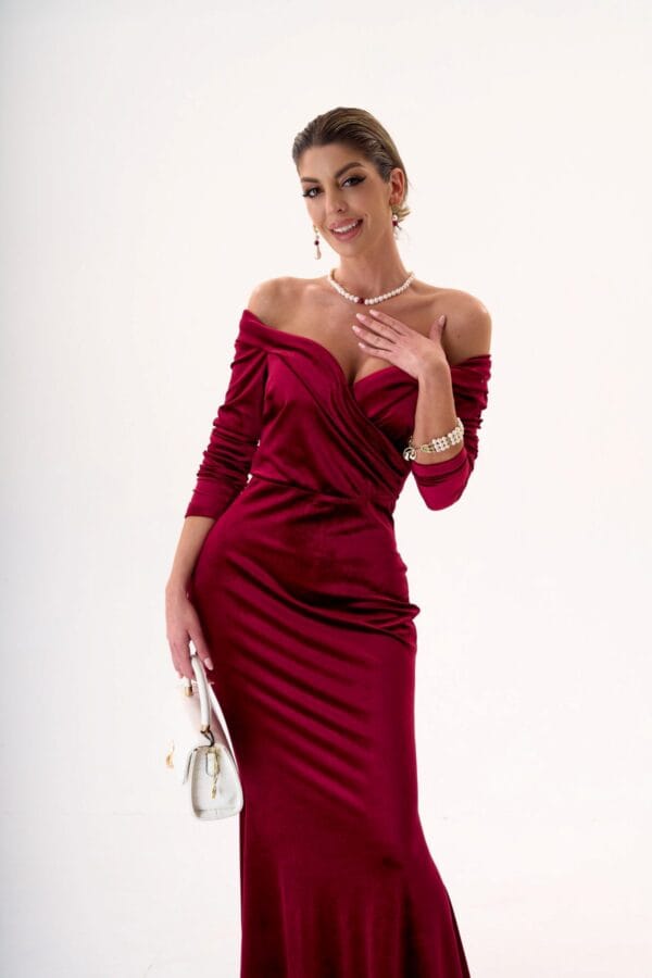 Vestido Sirena Terciopelo Vino Tinto con Hombros Descubiertos | LUISON  
