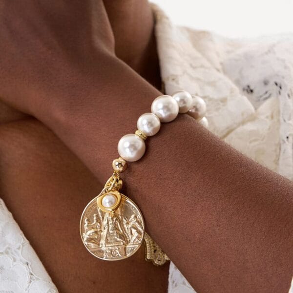 Brazalete Medallón de Perlas