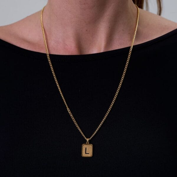 COLLAR LETRA GOLD