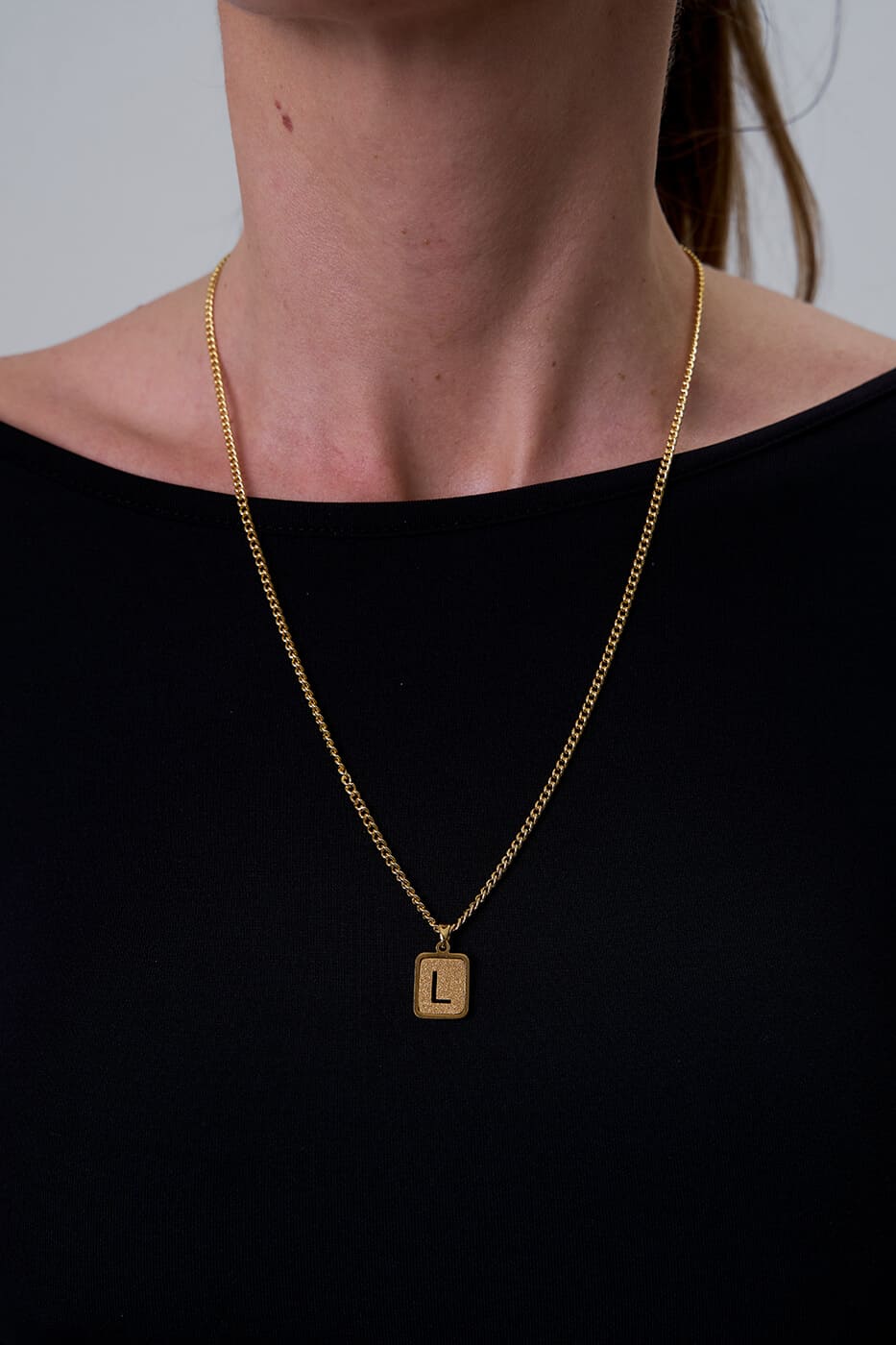 COLLAR LETRA GOLD
