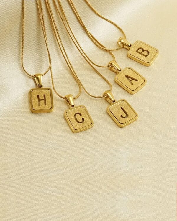 Collar Letra Gold con Inicial - Imagen 3