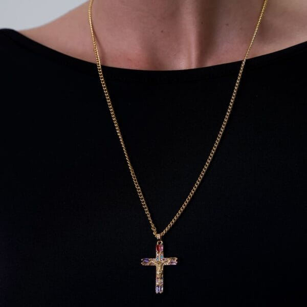 Collar con Colgante de Cruz